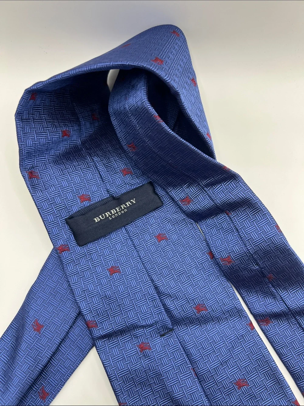 503. Men's Burberry Blue Patterned Tie with Red Accents